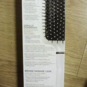 Formawell X Kendall Jenner hot brush styler